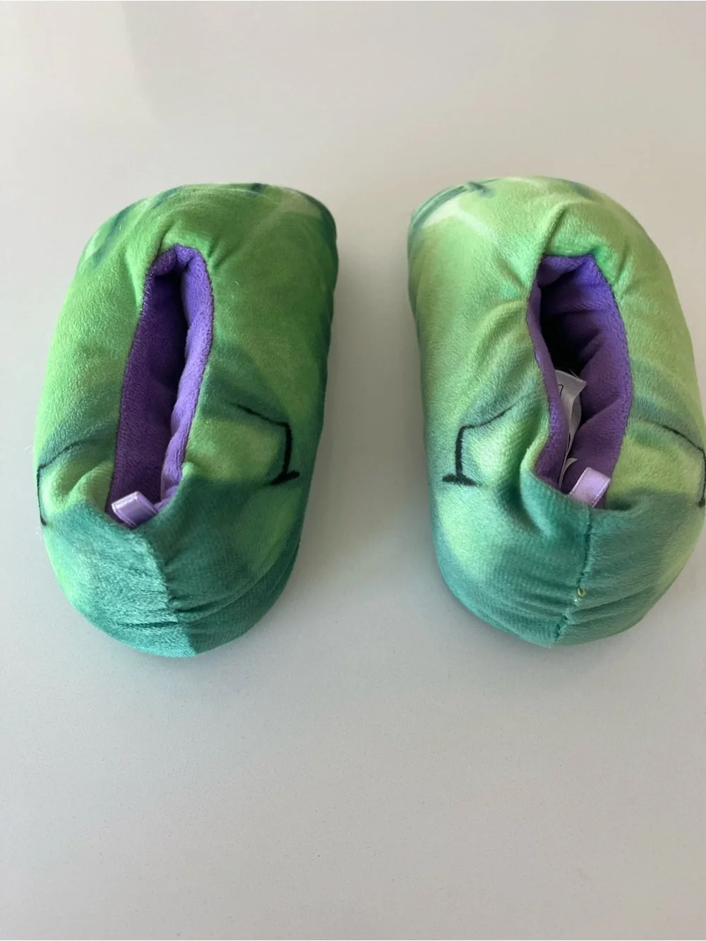 Hulk Slippers Kids Size: 11/12